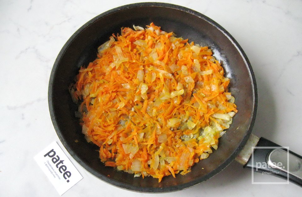 Котлеты с морковью и сыром в томатном соусе - Шаг 8