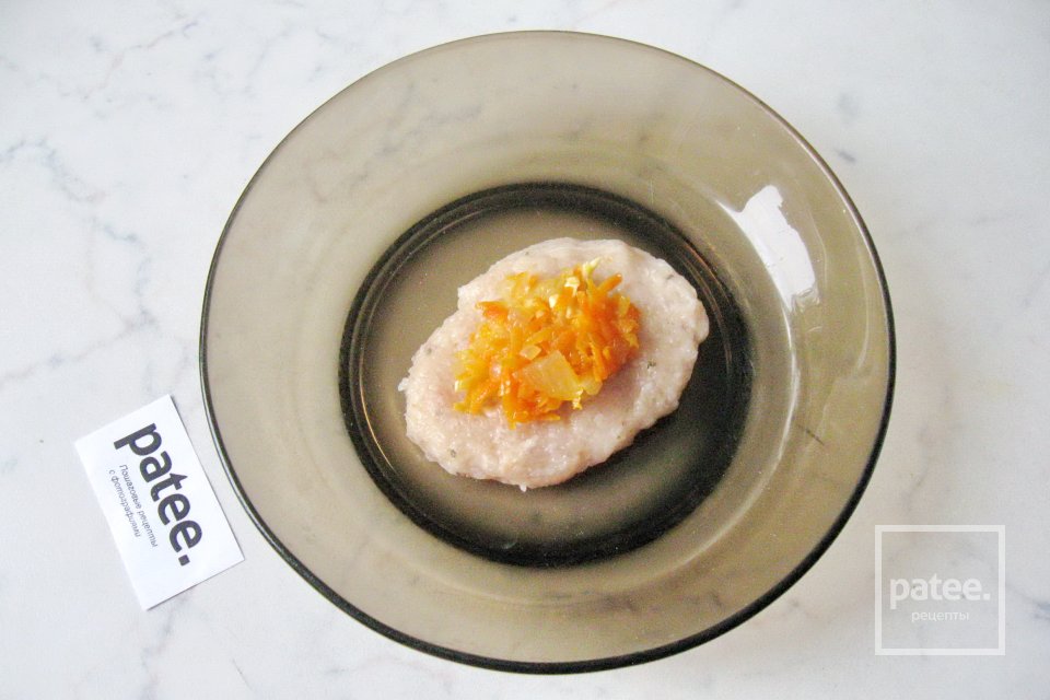 Котлеты с морковью и сыром в томатном соусе - Шаг 11