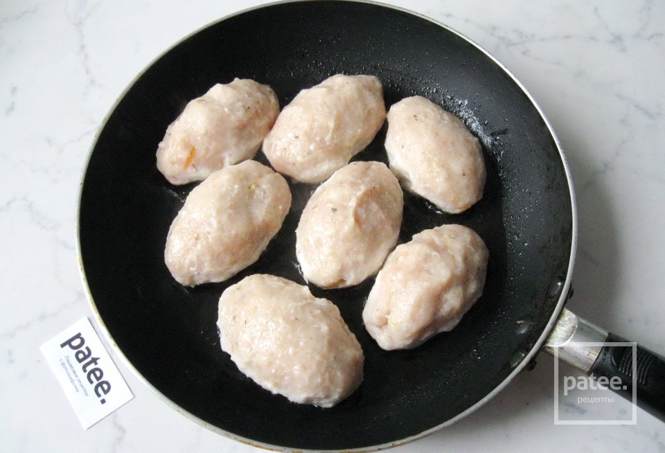 Котлеты с морковью и сыром в томатном соусе - Шаг 13