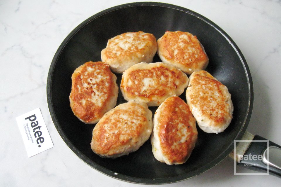 Котлеты с морковью и сыром в томатном соусе - Шаг 16