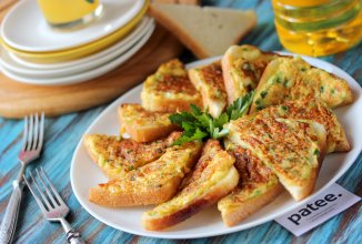 Жареные бутерброды с брынзой и зелёным луком