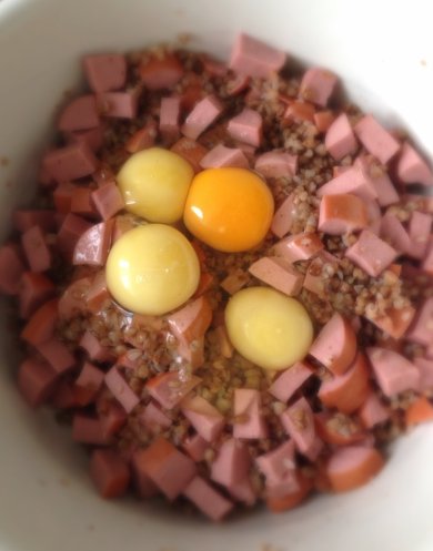 Гречневые кексы с сосисками - Шаг 2