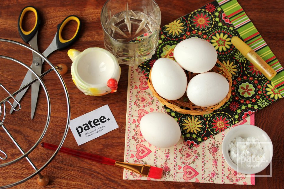 Как украсить пасхальные яйца в технике декупаж - Шаг 1