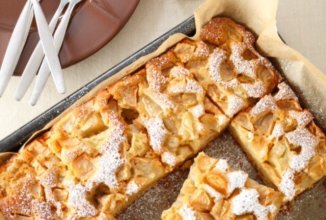 Шарлотка с кислыми яблоками и корицей
1 час