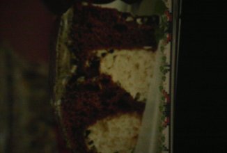 Шоколадный пирог с творожными шариками