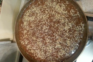 Пирог с вареной сгущенкой.