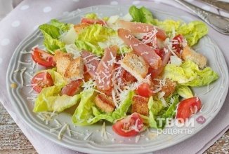 Салат Цезарь с курицей