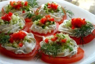 Помидоры с творогом и чесноком