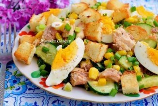 Салат с консервированной горбушей