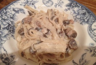 Спагетти с шампиньонами в сырно-сливочном соусе