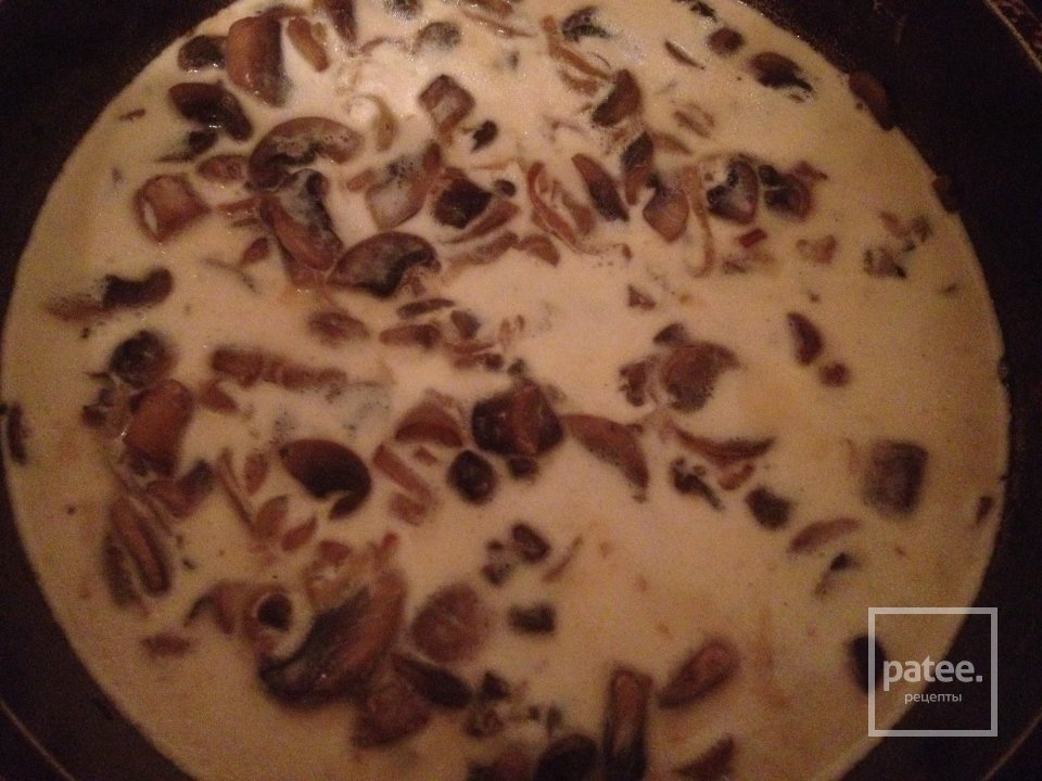 Спагетти с шампиньонами в сырно-сливочном соусе - Шаг 4