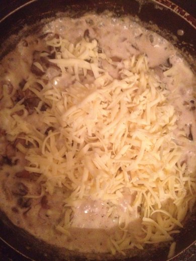 Спагетти с шампиньонами в сырно-сливочном соусе - Шаг 5