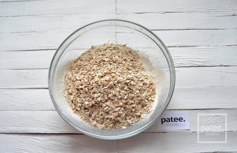 Овсяное печенье с изюмом и шоколадом - Шаг 4