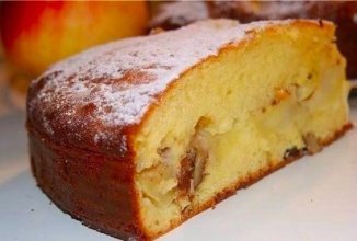 Шарлотка на сгущённом молоке