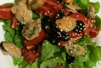 Салат с мидиями