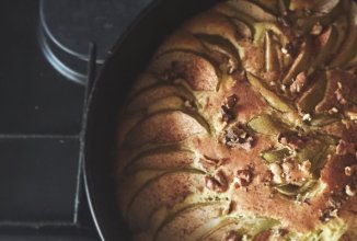 Яблочный пирог с грецкими орехами
