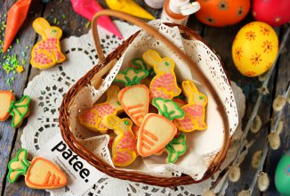 Как украсить пасхальное печенье глазурью