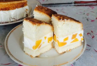 Творожный пирог с персиками