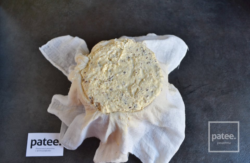 Заварная творожная Пасха с шоколадом и изюмом - Шаг 15