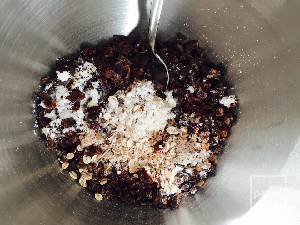 Овсяные печенья с изюмом и шоколадом - Шаг 5