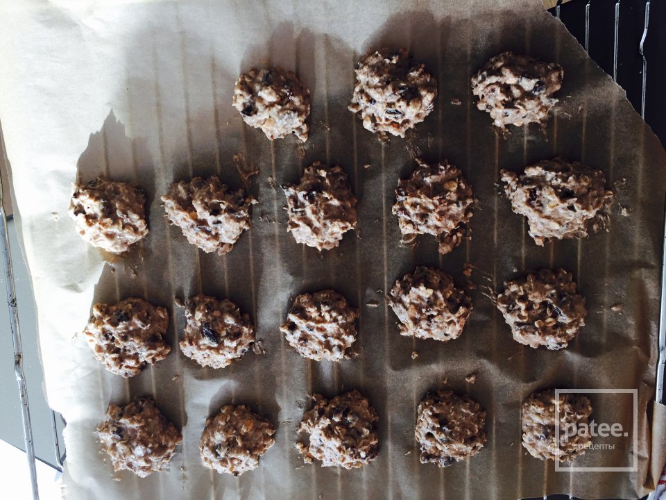 Овсяные печенья с изюмом и шоколадом - Шаг 7