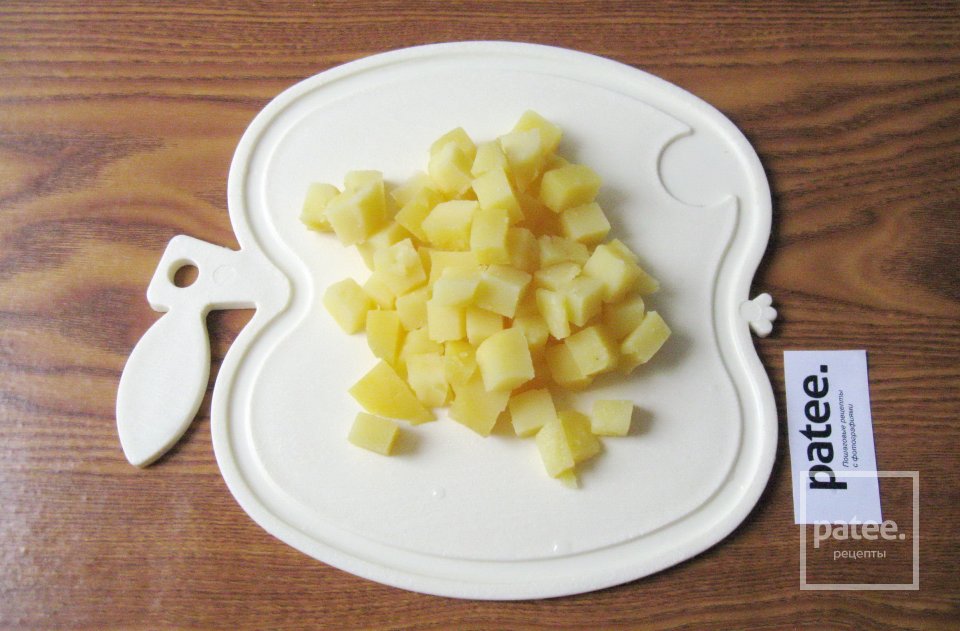 Салат из черемши с огурцами и яйцом - Шаг 2