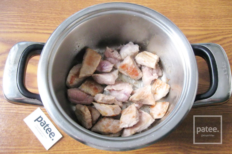 Свинина в вине с яблоками - Шаг 4