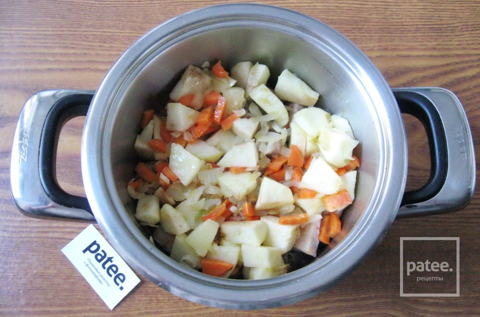 Свинина в вине с яблоками - Шаг 8