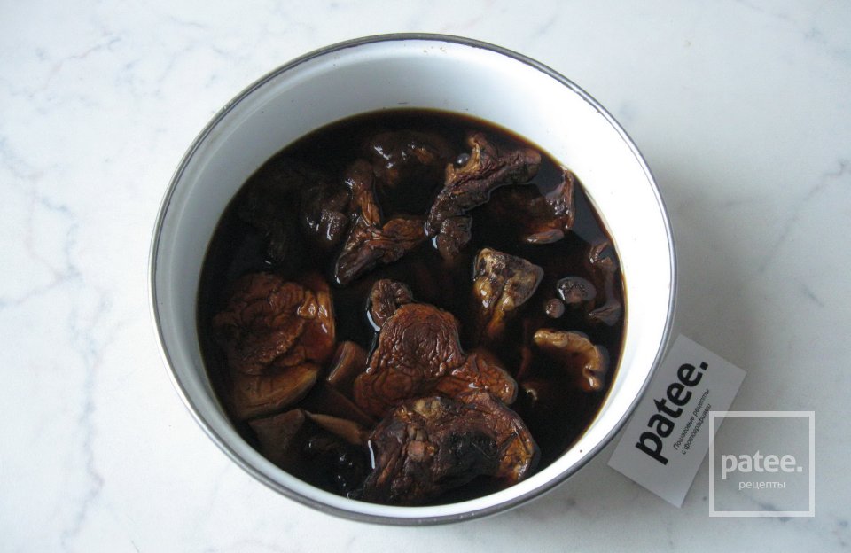 Суп с фрикадельками из сухих лесных грибов - Шаг 2