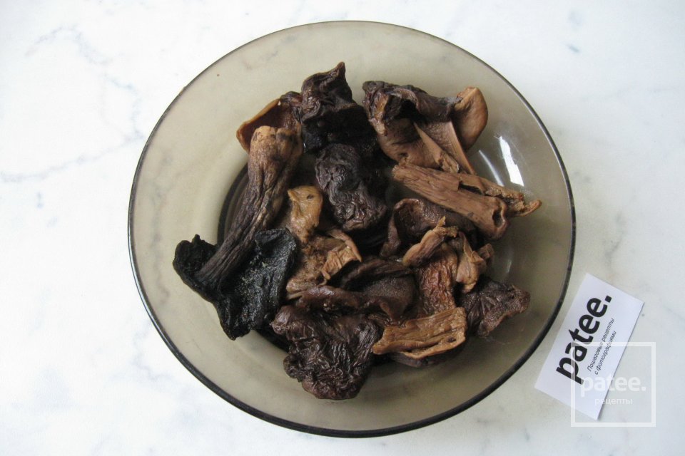 Суп с фрикадельками из сухих лесных грибов - Шаг 4