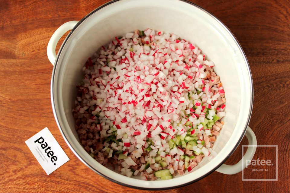 Окрошка с редисом на воде со сметаной - Шаг 4