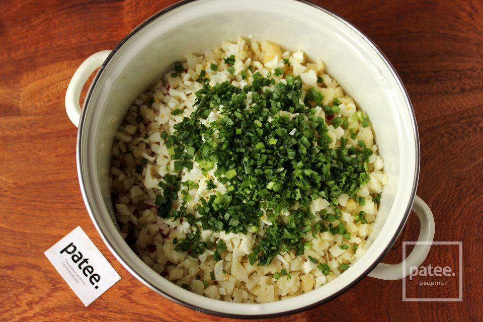 Окрошка с редисом на воде со сметаной - Шаг 7