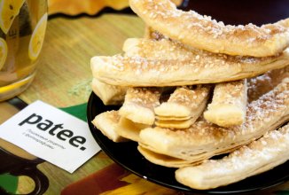 Слоеное печенье с кунжутом