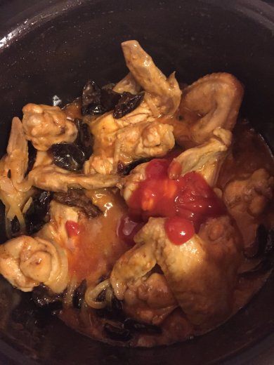 Курица жареная в мультиварке в сладком, медово-томатном соусе с черносливом. - Шаг 4