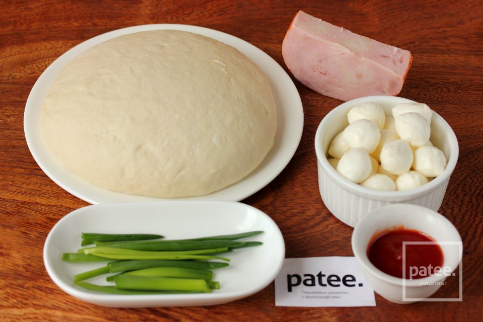 Пиццетты с ветчиной и моцареллой - Шаг 1