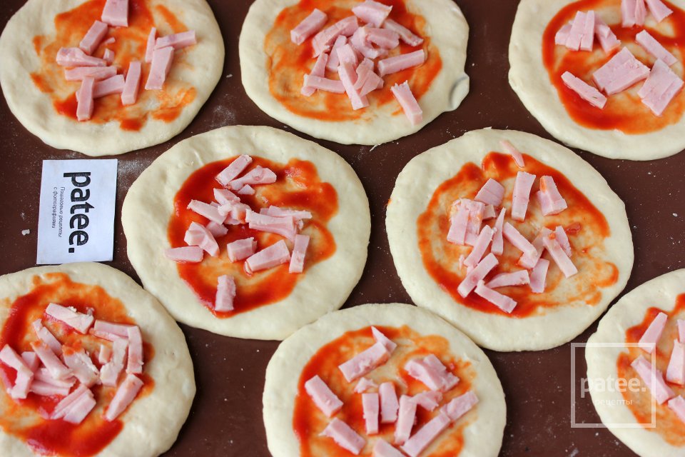 Пиццетты с ветчиной и моцареллой - Шаг 5