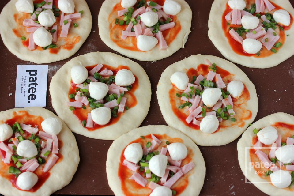 Пиццетты с ветчиной и моцареллой - Шаг 7