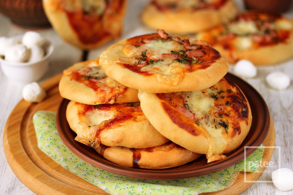 Пиццетты с ветчиной и моцареллой - Шаг 12