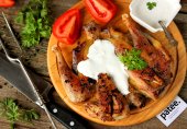 Цыплёнок табака со сметанно-чесночным соусом
