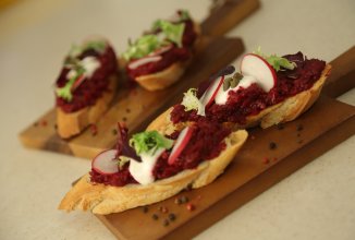 Брускетта с овощной икрой