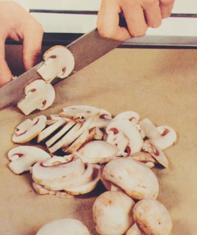 Пицца "4 сыра" с грибами. - Шаг 2