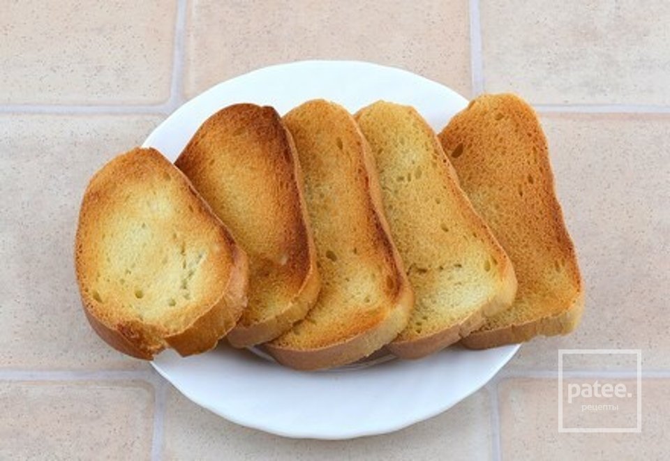 Бутерброды с печеными перцами и сыром Фета. - Шаг 6