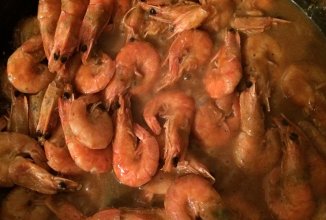 Креветки в чесночно-соевом соусе.