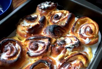 Cinnabon's(Синнабоны) с заварным кремом, лимонной начинкой и творожной глазурью.