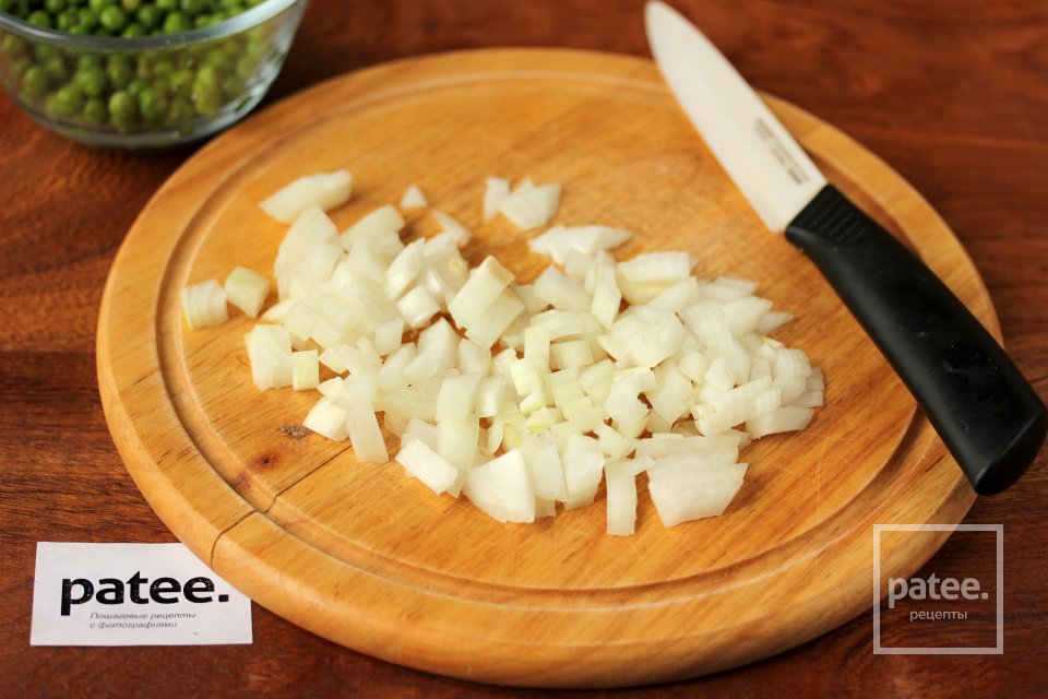 Капуста тушеная с колбасой и горошком в мультиварке - Шаг 2