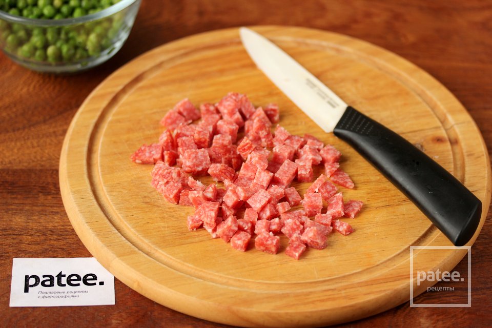 Капуста тушеная с колбасой и горошком в мультиварке - Шаг 4