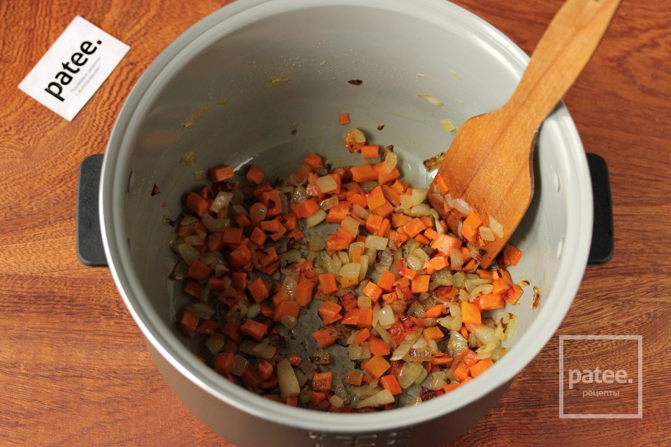 Капуста тушеная с колбасой и горошком в мультиварке - Шаг 6