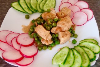 Куринное филе с горошком