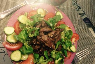 Теплый салат с куриной печенью