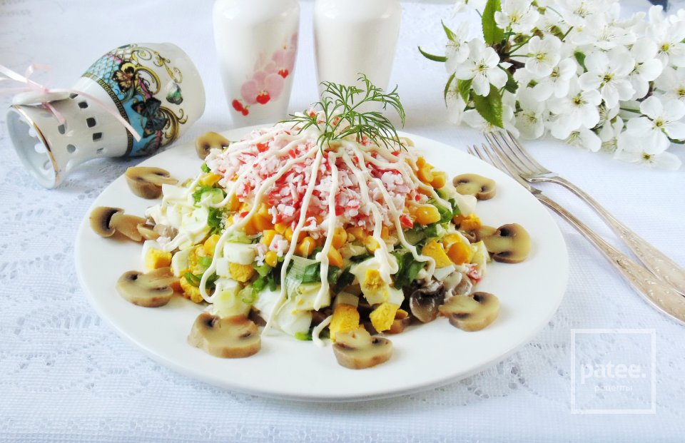 Салат с крабовыми палочками, маринованными грибами и сыром - Шаг 15